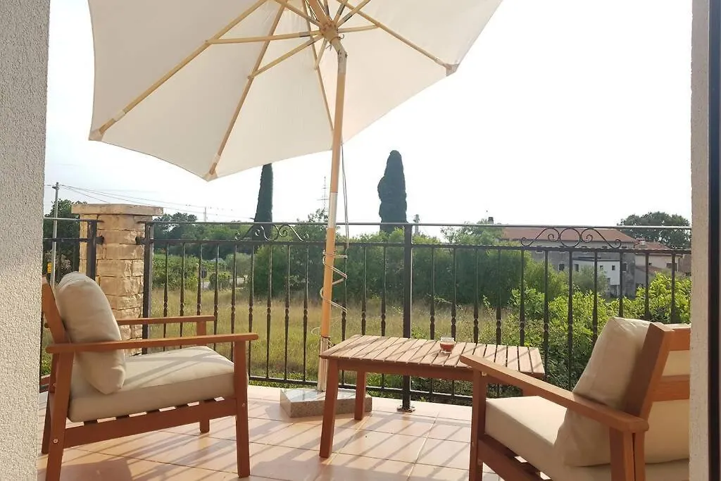 Apartment Buscina,Duplex House With Garden Umag
